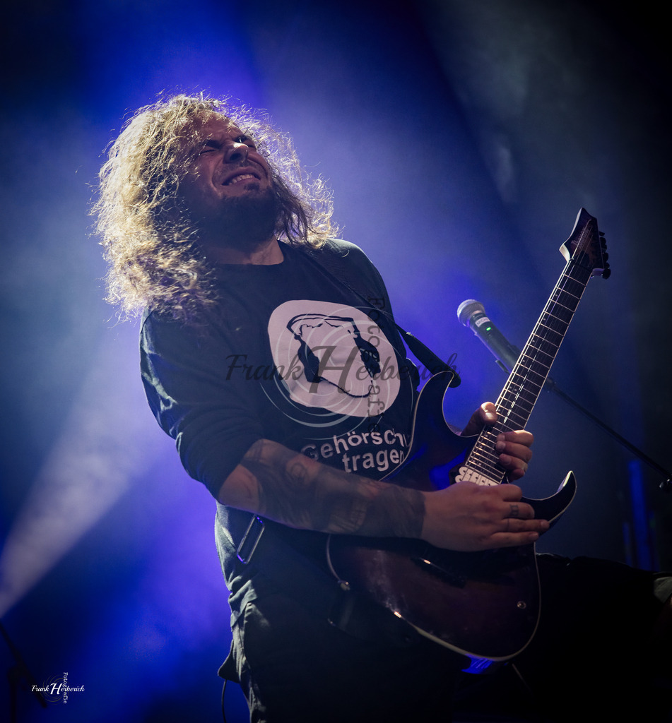 Justice Geiselwind 31.10.2025 | Frank Herberich Fotografie, Frank Herberich, Fotografie, Hochzeit, Portrait, St. Peter Ording, Ording, Westerhever, Nordsee, Frank Fotografie, Hardheim,  Odenwald,Walldürn, Band,Eventfotografie - Realisiert mit Pictrs.com