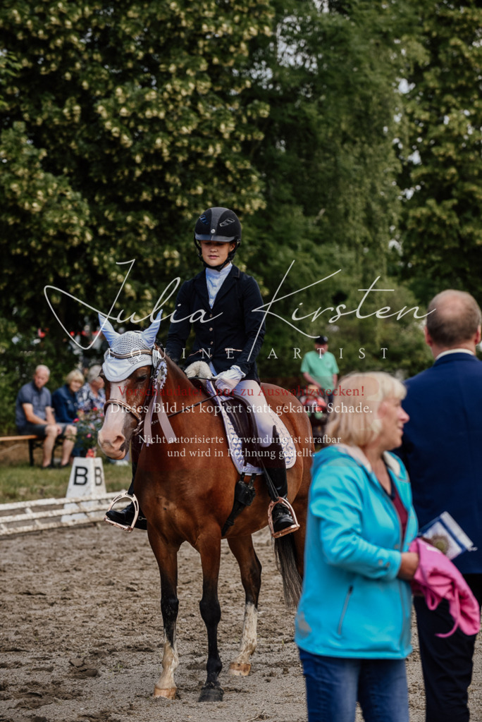 DSC_9349 | Pferde- und Turnierfotografie in Westsachsen. Pferdeportraits, Auftragszeichnungen und intuitive Kunst.