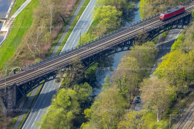 Witten230402624 | Luftbild, Ruhrviadukt Witten und Diesellok über Fluss Ruhr und Ruhrdeich, Witten, Ruhrgebiet, Nordrhein-Westfalen, Deutschland
