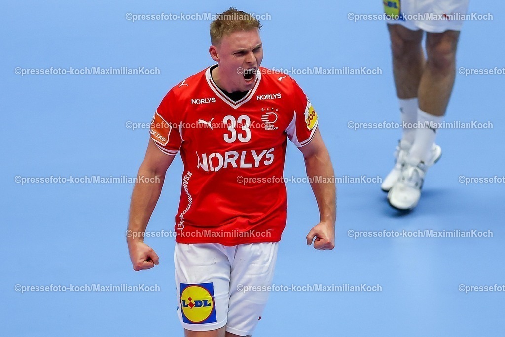 EHF24012602127 | 24.01.2026, Handball, Men's EHF EURO 2026, Dänemark -Spanien, Jyske Bank Boxen in Herning, Dänemark, Main Round:  Emil Siersbaek Bergholt (Denmark #33) jubelnd