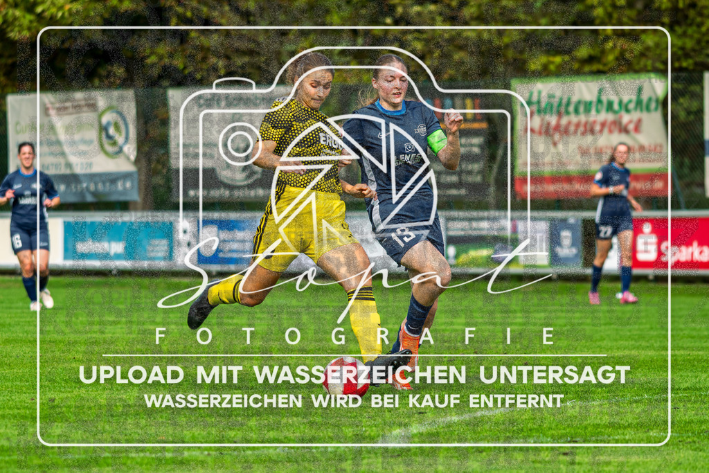 Kreisliga Frauen OHZ/VER - TSV St. Neu Jürgen vs. SG Fulde | Myroslava Taran (SG Fulde #11), Carolin Feldmann (TSV Neu St. Jürgen #13); Kreisliga Frauen OHZ/VER - TSV St. Neu Jürgen vs. SG Fulde am 12.09.26 in Sportplatz Eiche, Worpswede - Realisiert mit Pictrs.com