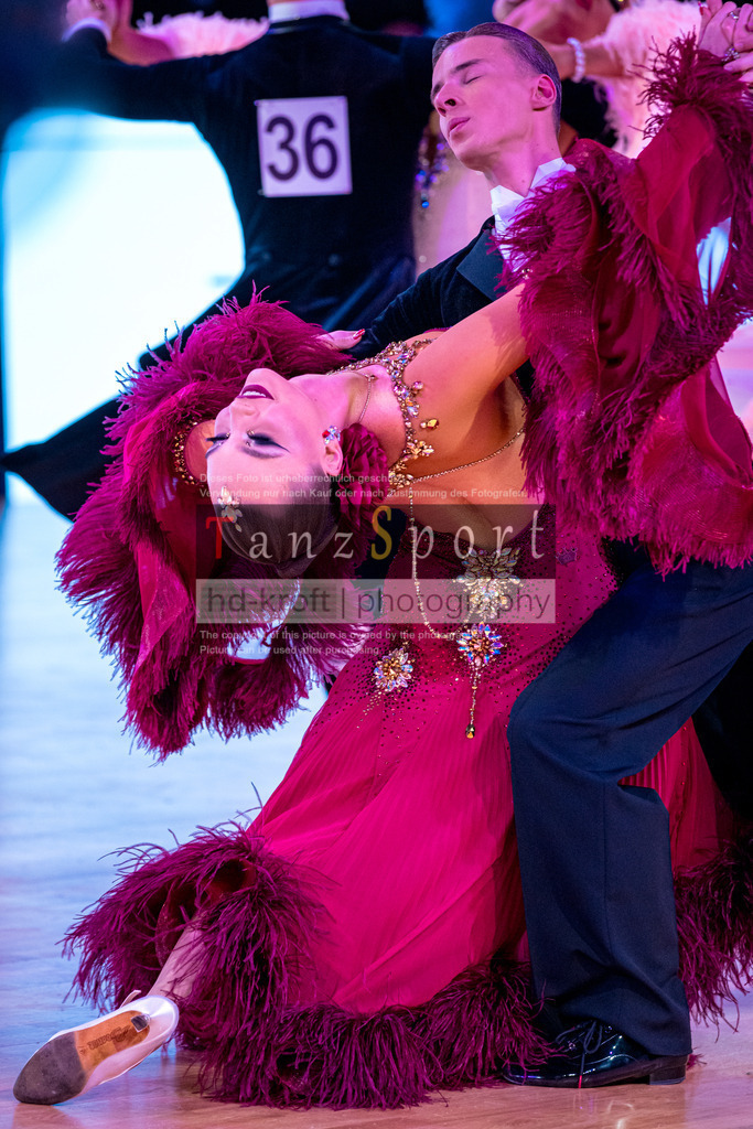 20251212_WDSF_World_Ch_Cup_RS-Std_0937-2 | Tanzsportbilder, Standardtanz, Lateintanz, WDSF, DTV, LTVB, dancecomp, goc, hessen tanzt, blaues band der spree, walzer, tango, wiener walzer, slowfox, quickstepp, samba, rumba, cha-cha-cha, paso doble. jive, hd-kroft photography, turniertanzsport