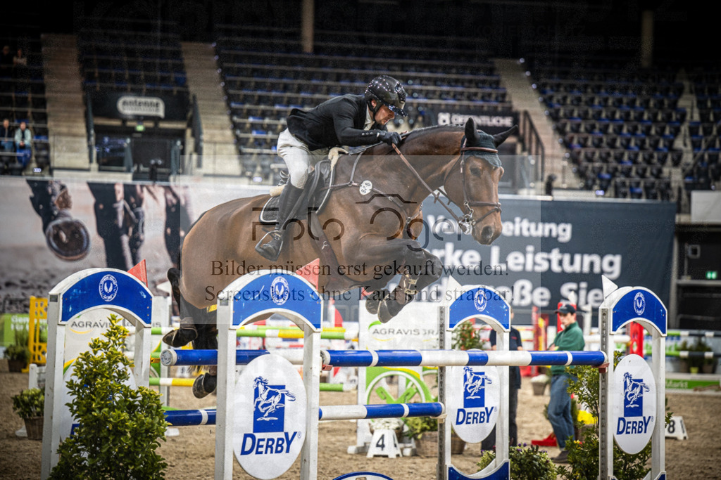 DOS_2249 | Entdecke hochwertige Reitturnierfotos von Foto Oger. Professionell, emotional und authentisch – jetzt Lieblingsmomente im Shop bestellen.Deutschlandweite Turnierfotografie. - Realisiert mit Pictrs.com