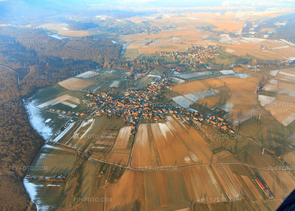 Aerial view: View of the town in winter from the west in Memmelshoffen in the state Bas-Rhin, France. – Photo: IMG_096366.jpg taken on 01/21/2017 by Werner Riehm/FLY-FOTO.com – Resolution of the original: 5102 x 3648 px