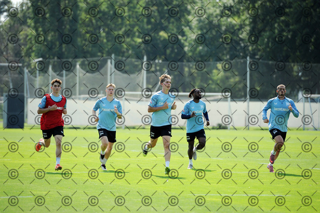 DSC_7290b | Hertha BSC, 2.Bundesliga, Herren, Saison 2025/26, Training, Mannschaft beim Auslaufen, Dienstag 26.08. 2025, Kennet Eichhorn ( Hertha BSC ),   Foto:  Ralf Gebhardt - Realisiert mit Pictrs.com