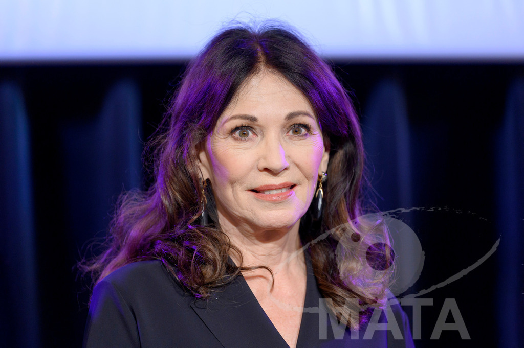 _DWA7600 | Schauspielerin Iris Berben als Ehrenpreisträgerin beim 28. Filmfestival Türkei Deutschland am 08.3.2024  in Nürnberg - Realisiert mit Pictrs.com