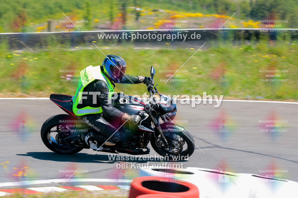 Moto-TeamOBK-21830 | Hier findet Ihr Bilder von Touristenfahrten auf der Nürburgring Nordschleife oder von anderen Veranstaltungen die ich besucht habe. Viel Spass beim Durch Schauen 
