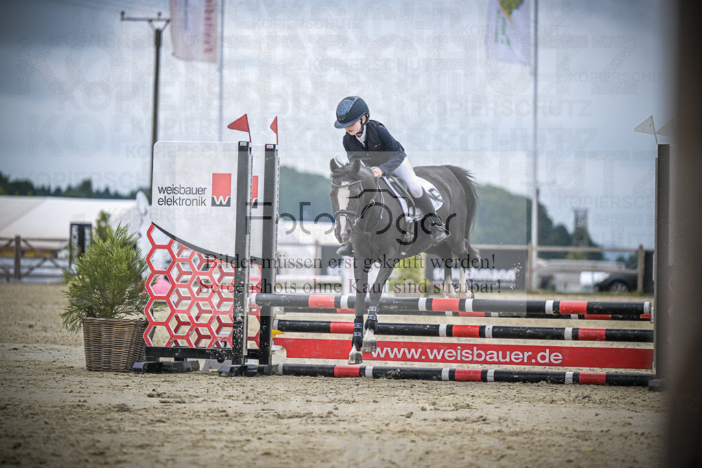 DOS_0450 | Entdecke hochwertige Reitturnierfotos von Foto Oger. Professionell, emotional und authentisch – jetzt Lieblingsmomente im Shop bestellen.Deutschlandweite Turnierfotografie. - Realisiert mit Pictrs.com