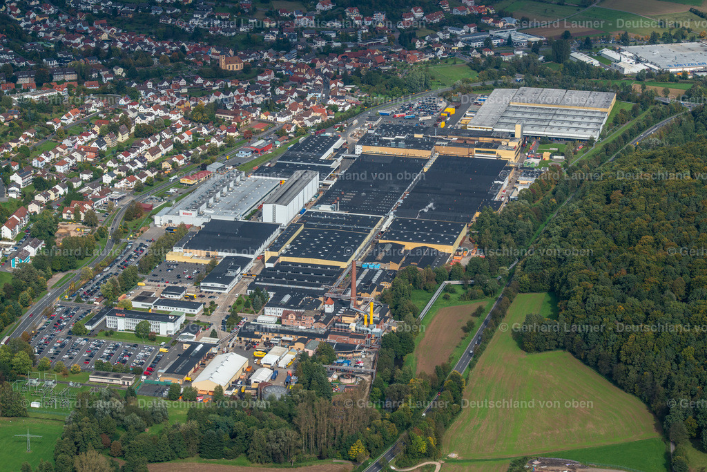 3703471 | BREUBERG 04.10.2017 Gebäude und Produktionshallen auf dem Fahrzeugbau- Werksgelände der Pirelli Deutschland GmbH an der Höchster Straße im Ortsteil Sandbach in Breuberg im Bundesland Hessen, Deutschland. Weiterführende Informationen bei: Pirelli & C. S.p.A.. // Buildings and production halls on the vehicle construction site of Pirelli Deutschland GmbH on street Hoechster Strasse in the district Sandbach in Breuberg in the state Hesse, Germany. Further information at: Pirelli & C. S.p.A.. Foto: Gerhard Launer