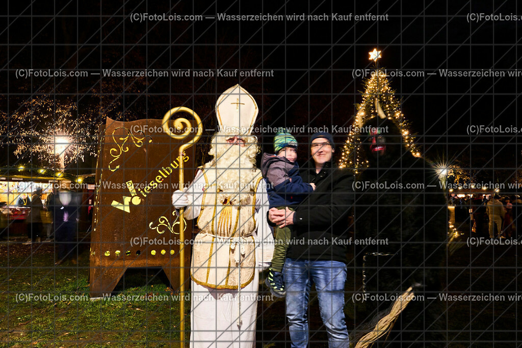 ALP7649_Wieselburger Advent_Nikolaus | (C)FotoLois.com, Alois Spandl, Wieselburger Advent im Schlosspark, Besuch durch den Hl. Nikolaus und seinen Krampussen, Sa 3. Dezember 2022.