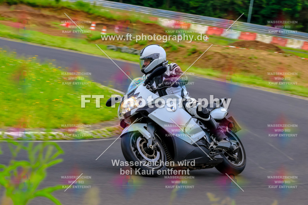 VBK-7526 | Hier findet Ihr Bilder von Touristenfahrten auf der Nürburgring Nordschleife oder von anderen Veranstaltungen die ich besucht habe. Viel Spass beim Durch Schauen 