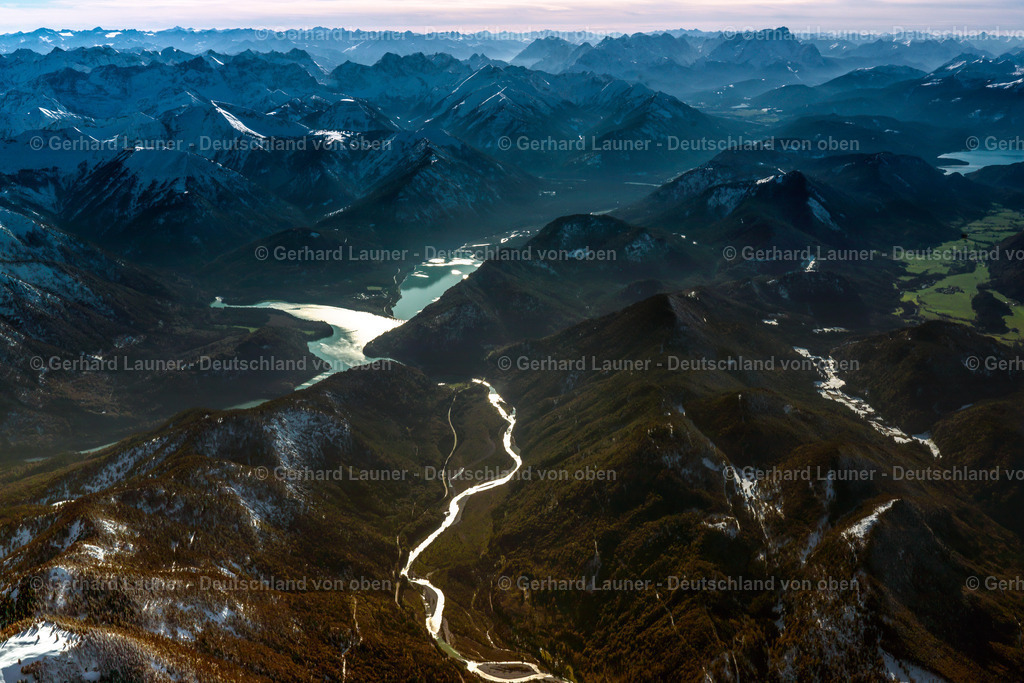 2991210 | Blick über die Isar und Sylvenstein Stausee Richtung Zugspitze