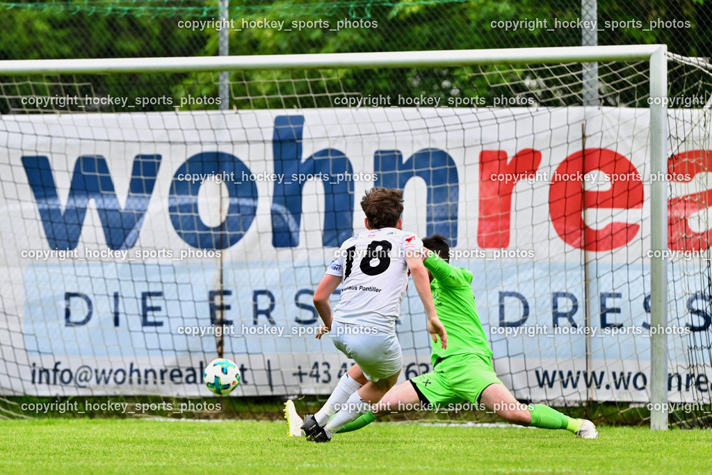 FC ASKÖ Gmünd vs. Rapid Lienz  | #18 Oliver Gomig Rapid Lienz, #22 Alexander Andreas Stranner ASKÖ Gmünd, Tor Rapid Lienz, FC ASKÖ Gmünd vs. Rapid Lienz , FC ASKÖ Gmünd vs. Rapid Lienz  am 02.06.2024 in Gmünd (Sportplatz Gmünd), Austria, (Photo by Bernd Stefan)