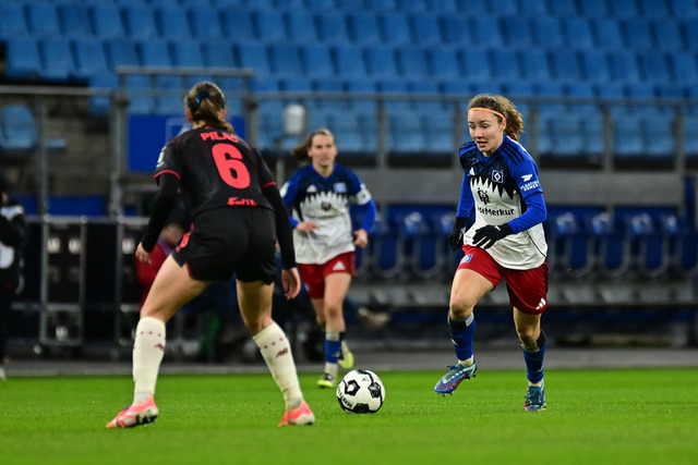 Fußball I Frauen I Saison 2025-2026 I DFB-Pokal I Achtelfinale I Hamburger SV - Bayer 04 Leverkusen I 16176 | Der Sportfotograf. - Realisiert mit Pictrs.com