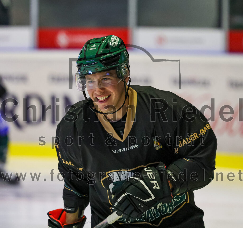 2025-12-05_006_TSV_Erding_gegen_Stuttgart_Rebels | Erding, Deutschland, 05.12.2025:Eishockey, Oberliga Süd 2025 / 2026, 23. Spieltag, TSV Erding gegen Stuttgart Rebels, Endergebnis: 5:6Thomas Matheson (Erding Gladiators, #37)Foto: Christian Riedel / fotografie-riedel.net
