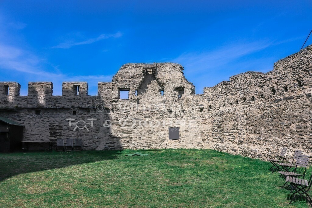 Burg Sterrenberg-8088 | Die Burg Sterrenberg ist eine der feindlichen Brüder oberhalb von Kamp Bornhofen. - Realisiert mit Pictrs.com