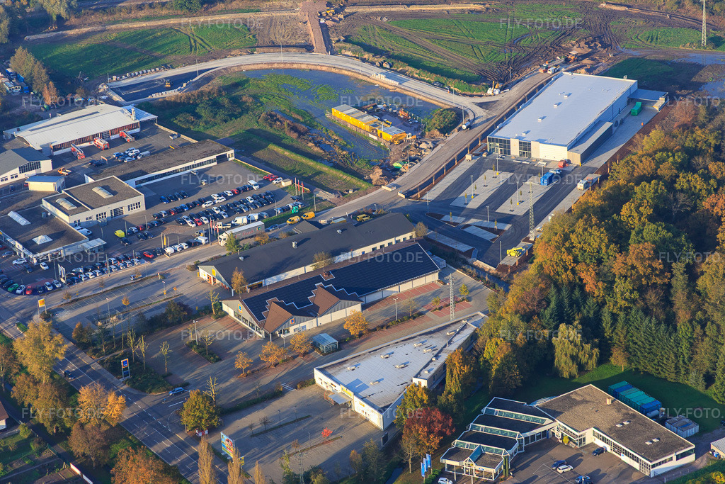 Luftbild: ALDI und EDEKA in der Lauterburger Straße in Kandel im Bundesland Rheinland-Pfalz in Deutschland. Foto: IMG_075754.jpg vom 01.11.2014 durch Werner Riehm/FLY-FOTO.de