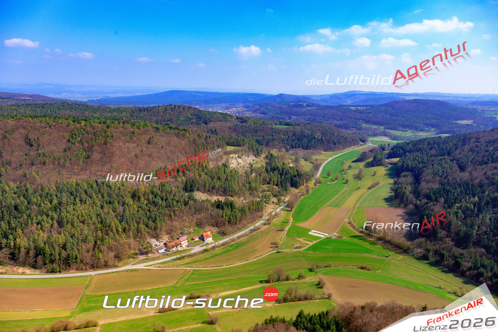 Die Luftaufnahme Kaspauer - Weismain wurde 2017 mittels Flugzeug (keine Drohne) erstellt. Perfekte Schärfe und Druck- Auflösung- Garantiert!