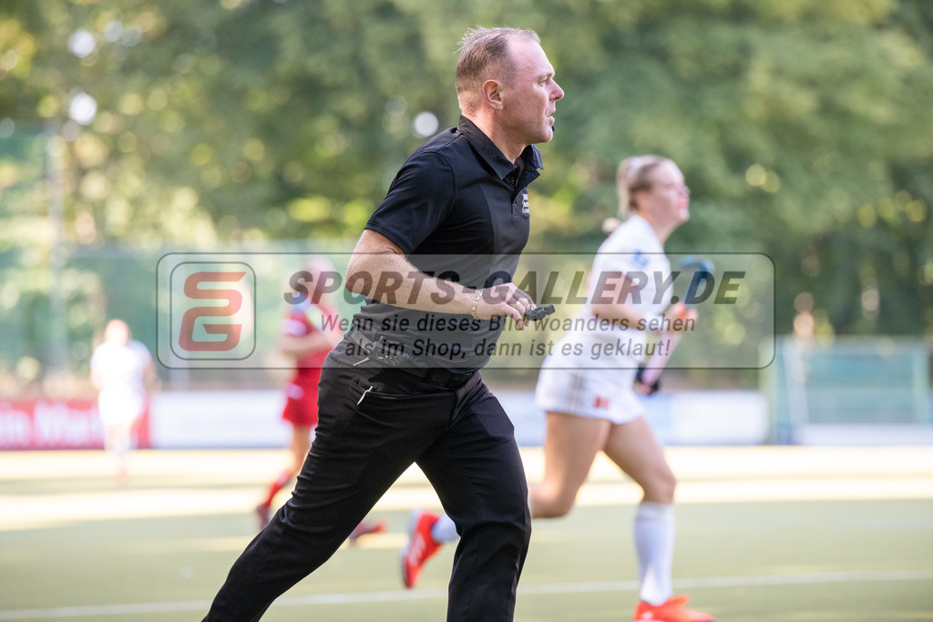 SFE_20220903_0132 | Schiedsrichter ; 1. Bundesliga Hockey Herren Rot-Weiss Köln - Bremer HC am 03.09.2022 in Köln (KTHC Stadion Rot-Weiss Köln Tennis and Hockey Club), Photo: Stephan Fehrmann 2022 (Sports-Gallery)