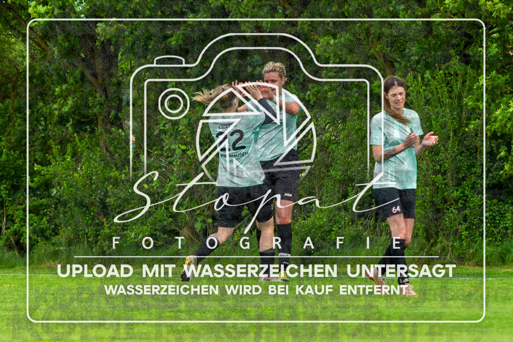 Kreisliga Damen HK/CE - Kickers Wolthausen vs. SG Fulde | Jessica Wesche (Kickers Wolthausen #22), Hannah Marie Faller (Kickers Wolthausen #27); Kreisliga Damen HK/CE - Kickers Wolthausen vs. SG Fulde am 17.05.26 in Sportplatz Wolthausen, Wolthausen - Realisiert mit Pictrs.com