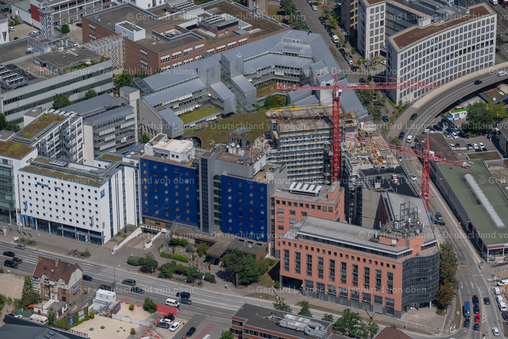 4034726 | STUTTGART 22.07.2020 Neubau- Hochhaus- Baustelle der Hotelanlage an der Leitzstraße im Ortsteil Feuerbach-Ost in Stuttgart im Bundesland Baden-Württemberg, Deutschland. Weiterführende Informationen bei: AVONIA Real Estate GmbH,  Köster GmbH,  OSWA Finanzdienstleistung und Immobilien GmbH,  the niu Hotels. // New construction high-rise construction site the hotel complex on Leitzstrasse in the district Feuerbach-Ost in Stuttgart in the state Baden-Wurttemberg, Germany. Further information at: AVONIA Real Estate GmbH,  Koester GmbH,  OSWA Finanzdienstleistung und Immobilien GmbH,  the niu Hotels. Foto: Gerhard Launer