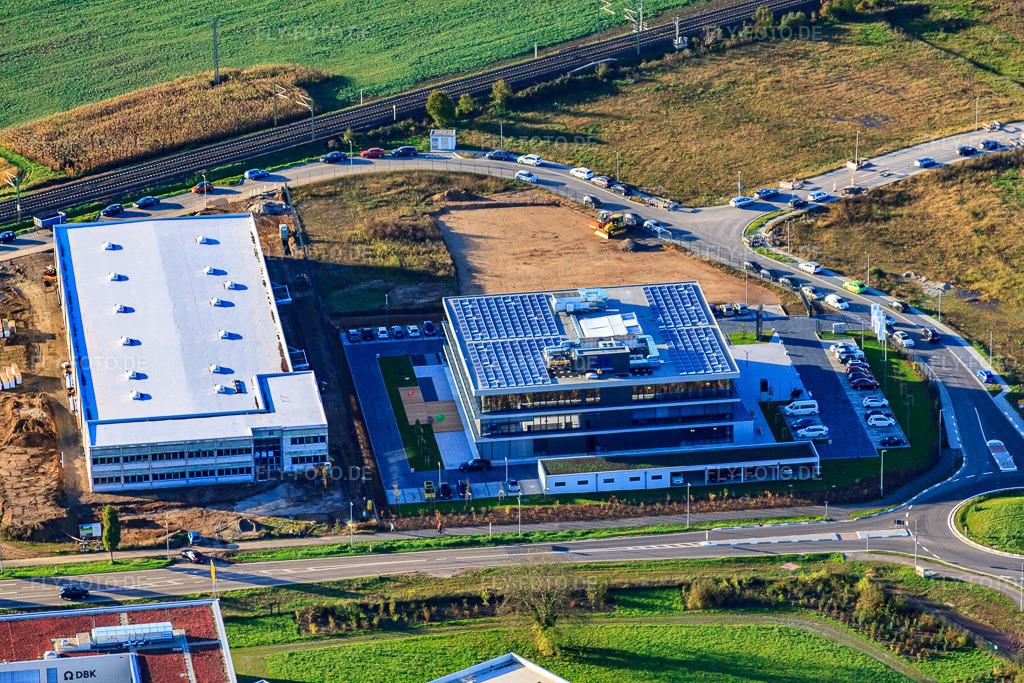 Luftbild: Neubau der ITK Engineering GmbH in Rülzheim im Bundesland Rheinland-Pfalz in Deutschland. – Foto: IMG_60528.jpg vom 24.10.2013 durch Werner Riehm/FLY-FOTO.de – Auflösung des Originals: 4752 x 3168 px – ITK Engineering - Ihr Partner für Digital Engineering