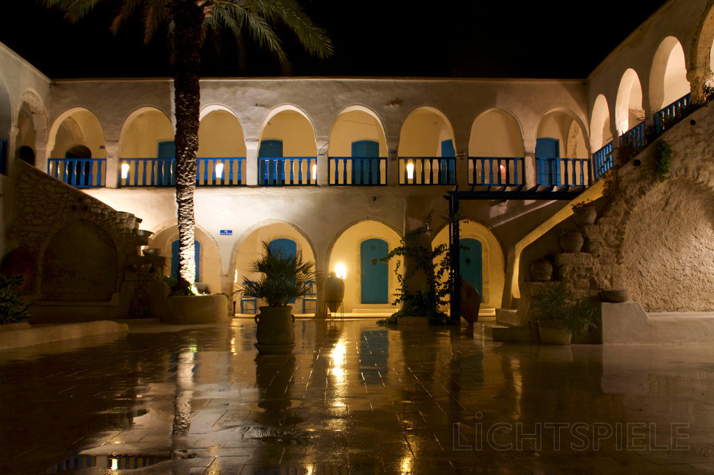 Nach dem Regen | Hotel (ehemalige Karawanserei) in Tunesien - Realisiert mit Pictrs.com