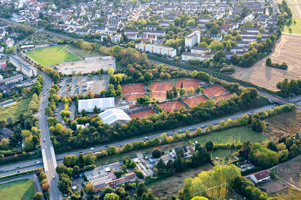 Luftbild: Tennisplatz Sportanlage des Frankfurter Tennisclub 1914 Palmengarten e.V. am Main im Ortsteil Eschersheim in Frankfurt im Bundesland Hessen in Deutschland. Foto: IMG_117670.jpg vom 10.09.2019 durch Werner Riehm/FLY-FOTO.de