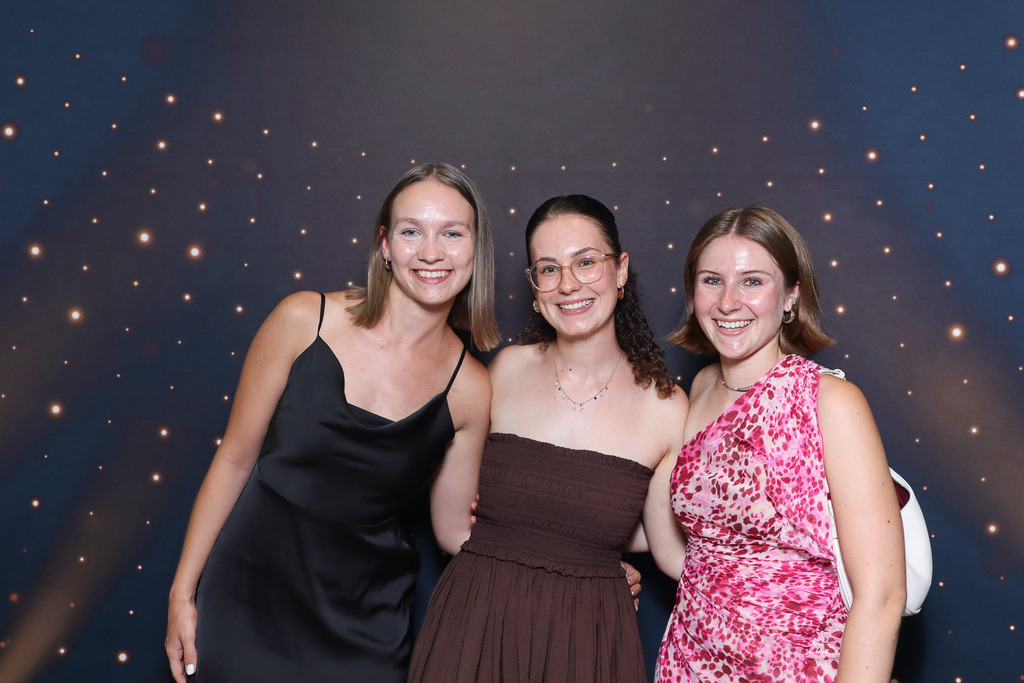 ZD260628112736-115 | Fotoshop von zweidimensional Fotografie. Ihr Fotograf im Aargau. Abzüge von Ihrem Fotobox Event bestellen.Abzüge von Ihrem Hochzeit bestellen.Abzüge von Ihrem Schulfotograf bestellen.