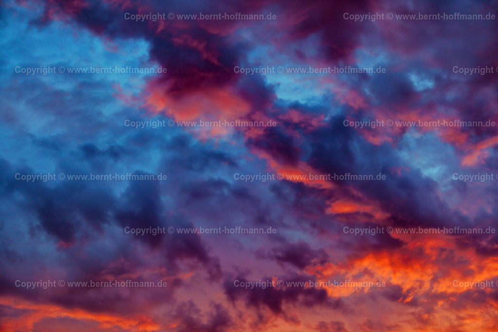 PHF_4516modtp_Abendhimmel_90x60_3hd | FOTOGRAFIE. Himmlische Farben - Abendstimmung. __ Dämmerungsfarben im Wolkenhimmel. - Realisiert mit Pictrs.com