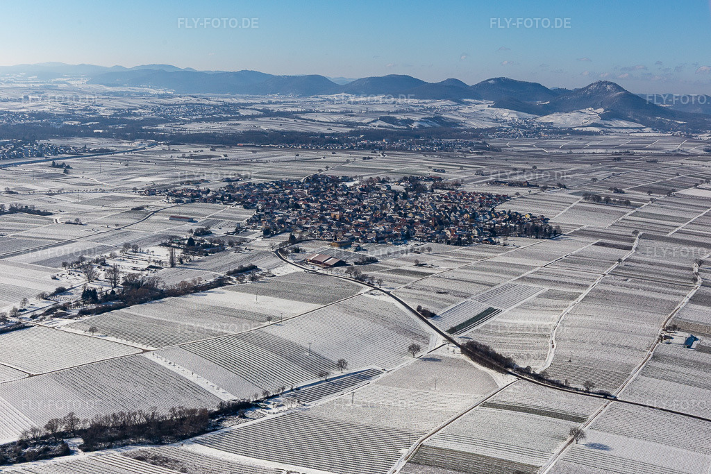 Luftbild: Winterluftbild im Schnee im Ortsteil Nußdorf in Landau im Bundesland Rheinland-Pfalz in Deutschland. Foto: IMG_124688.jpg vom 11.02.2021 durch Werner Riehm/FLY-FOTO.de