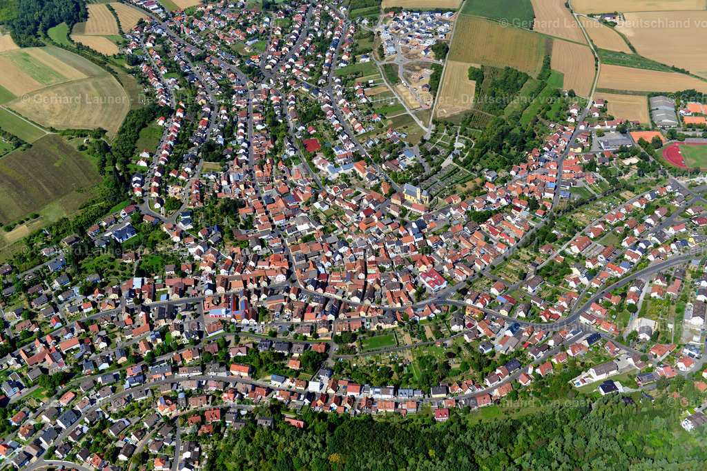 3650083 | GüNTERSLEBEN 31.08.2016 Stadtzentrum im Innenstadtbereich  in Güntersleben im Bundesland Bayern, Deutschland // The city center in the downtown area  in Güntersleben in the state Bavaria, Germany Foto: Gerhard Launer