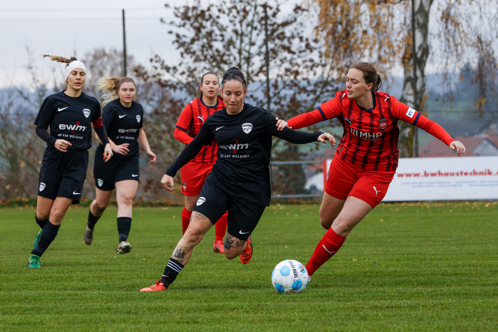 HOHFCH_251109_6115 | 1.FC Heidenheim 1846 II vs. GAST, Fußball, Frauen, Bezirksliga, 2025/2026, X. Spieltag, 03.10.2025 in Heidenheim, Kunstrasen b. Voith-Arena West(Foto: Michael Bulling) - Realisiert mit Pictrs.com