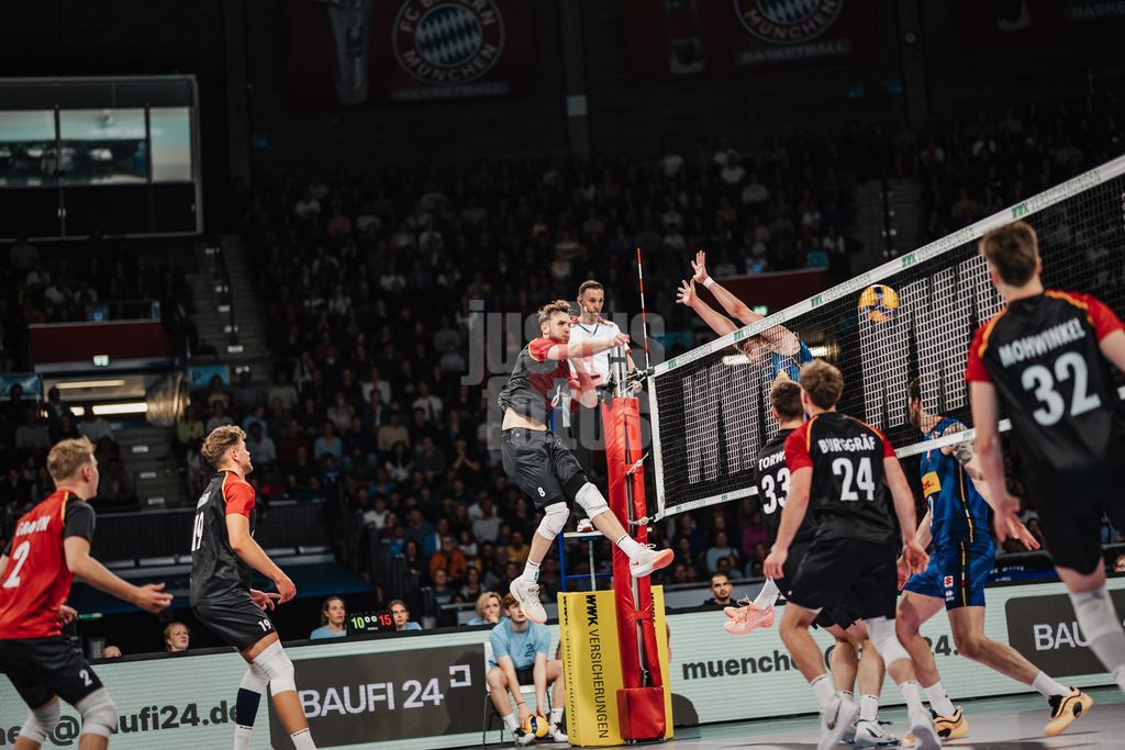 Volleyball | Männer | Testspiel | Deutschland vs. Italien | 26.05.2025 | Filip John (#8, Deutschland) beim Angriff