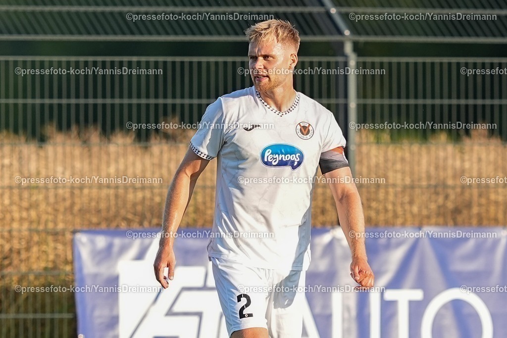 xYDR04072501064 | 04.07.2025, xydrx, Fußball, FC Viktoria Köln - SC Wiedenbrück, Testspiel, Trainingsplatz Pohlstadtsweg: Lars Dietz (Viktoria Köln #2)
