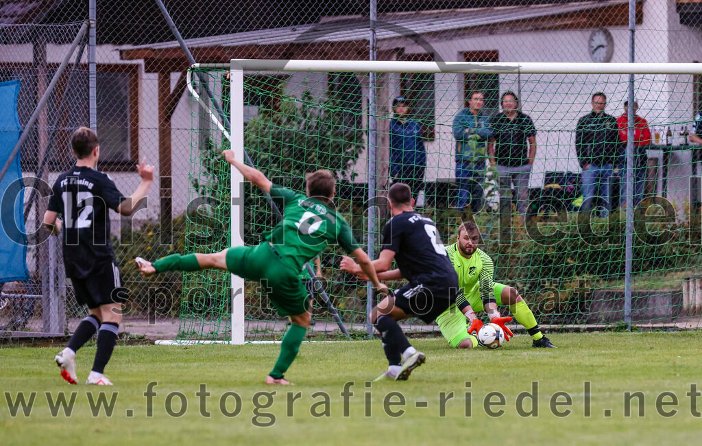 2023-07-25_082_SpVgg_Neuching_gegen_FC_Finsing | Neuching, Deutschland, 25.07.2023:
Fußball, A-Klasse 2023 / 2024, Toto Pokal, SpVgg Neuching gegen FC Finsing, Endergebnis: 2:4

Fabian Kövener (FC Finsing, #12), Til Koschewa (SpVgg Neuching, #9), Kilian Schmitt (FC Finsing, #8), Torwart Daniel Schröder (FC Finsing, #1)

Foto: Christian Riedel / fotografie-riedel.net
