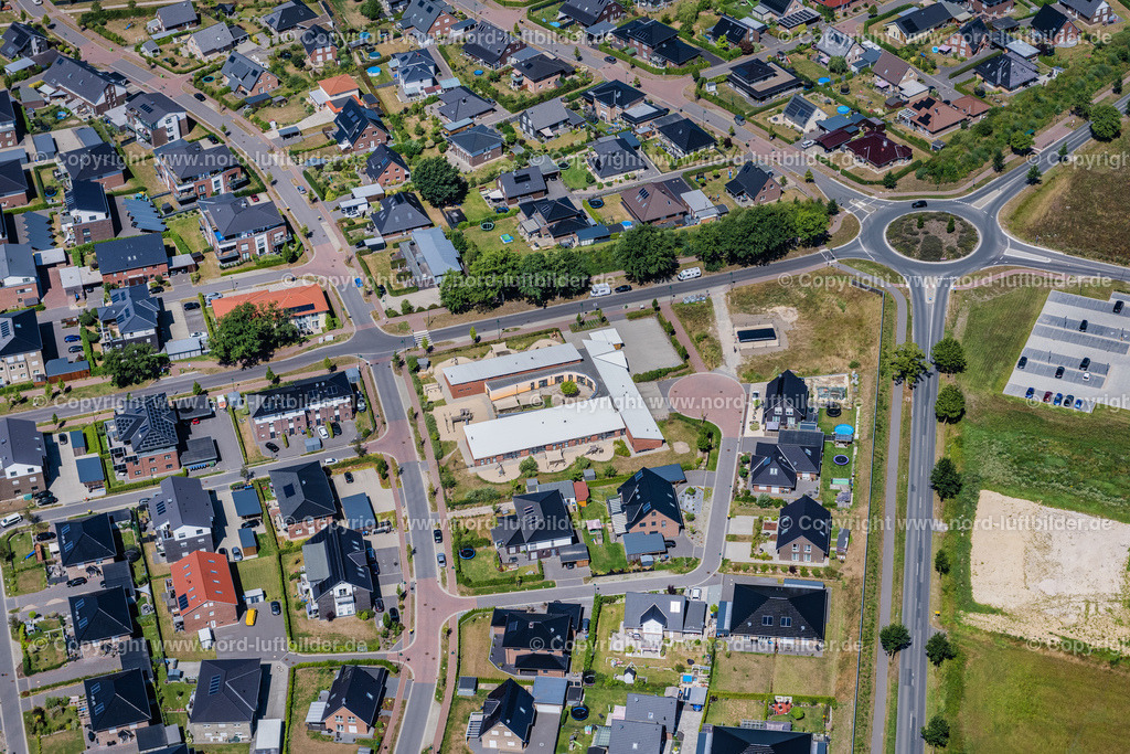 Harsefeld_Ortsansicht_ELS_4884020822 | HARSEFELD 02.08.2022 Ortsansicht der Straßen und Häuser der Wohngebiete in Harsefeld im Bundesland Niedersachsen, Deutschland. Weiterführende Informationen bei: Samtgemeinde Harsefeld. // Town View of the streets and houses of the residential areas in Harsefeld in the state Lower Saxony, Germany. Further information at: Samtgemeinde Harsefeld. Foto: Martin Elsen