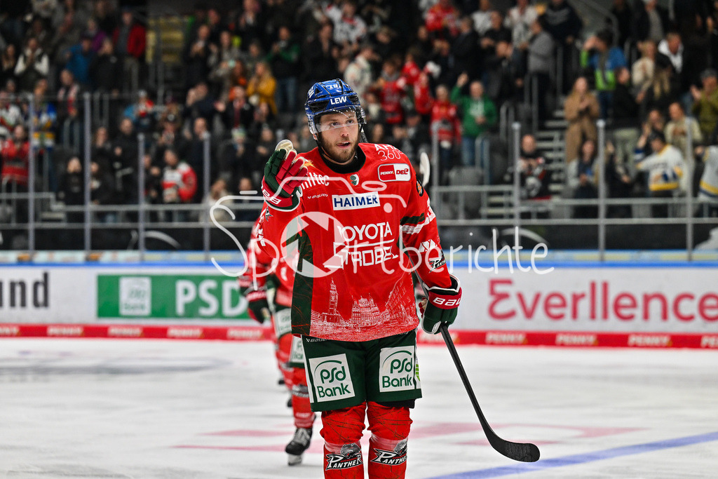 Augsburger Panther - Kölner Haie | Jubel der Panther nach dem Treffer zum 2-1 durch Riley DAMIANI (Augsburger Panther #19) / Tor / Torschuetze / Freude / Happy / DEL: Augsburger Panther - Kölner Haie; Curt Frenzel Stadion am 26.09.2025