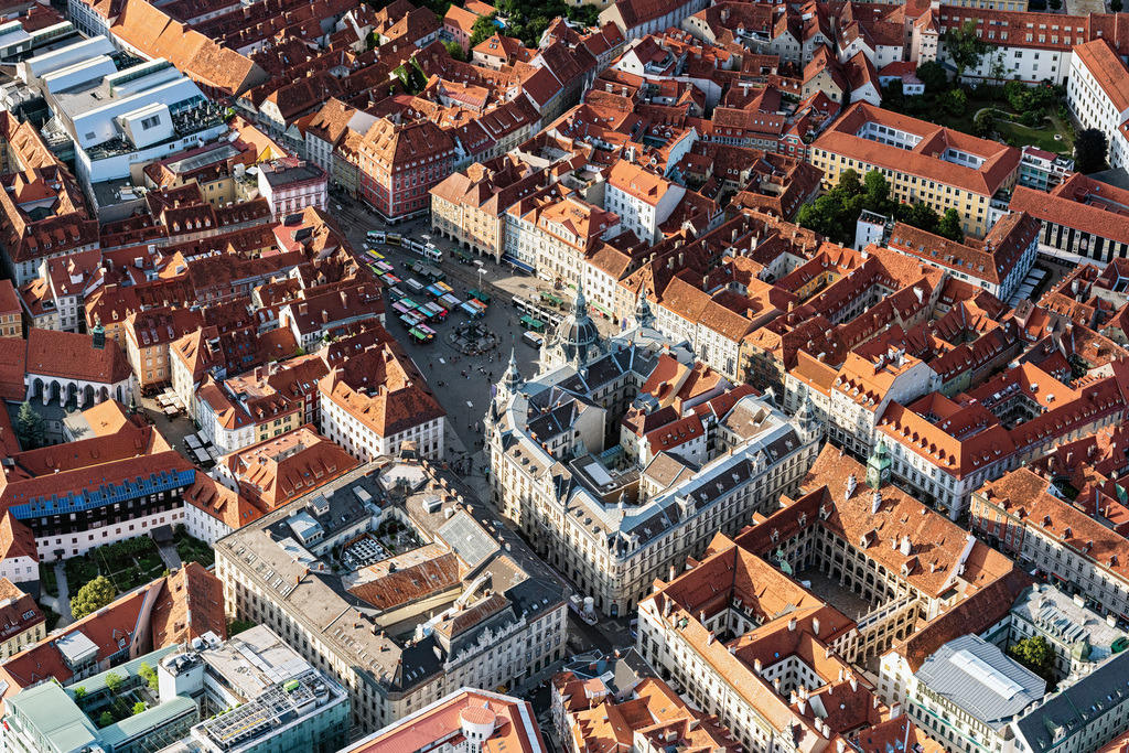 dr__0025422.jpg | GRAZ 24.06.2019 Platz- Ensemble Hauptplatz und Rathaus im Innenstadt- Zentrum in Graz in Steiermark, Österreich. // Ensemble space Hauptplatz and Rathaus in the inner city center in Graz in Steiermark, Austria. Foto: Daniel Reiter