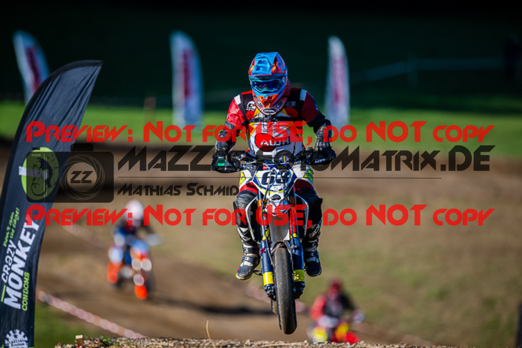 MaZZes_FotoMatrix_220903_8984 | UE40