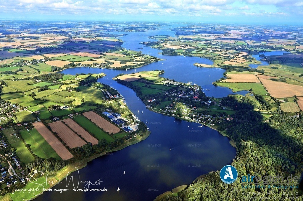 Luftbild Ostseefjord Schlei, Missunde, Campingplatz Wees, Fährhaus Missunde, Marina Brodersby | Luftbild Ostseefjord Schlei, Missunde, Campingplatz Wees, Fährhaus Missunde, Marina Brodersby
