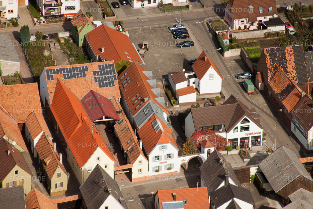 Luftbild: Banken- Verwaltungsgebäude des Finanzdienstleistungs- Unternehmens Sparkasse Germersheim-Kandel in Freckenfeld im Bundesland Rheinland-Pfalz in Deutschland. Foto: IMG_22534.jpg vom 15.10.2009 durch Werner Riehm/FLY-FOTO.de