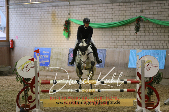 IMG_0841 | Deine Turnierfotos vom Reitturnier online kaufen: Dressur, Springen & Siegerehrung. Professionelle Pferdefotografie aus dem Rheinland – als Download & Print.Alternative: Turnierfotograf für den Pferdesport: Finde deine Fotos von Dressur- und Springturnier