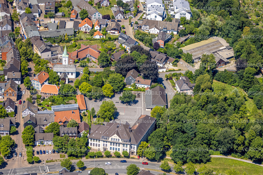 Muelheim230704398 | Luftbild, Evang. Dorfkirche und Gemeindezentrum Broich-Saarn, städt. Grundschule am Klostermarkt, Saarn, Mülheim an der Ruhr, Ruhrgebiet, Nordrhein-Westfalen, Deutschland