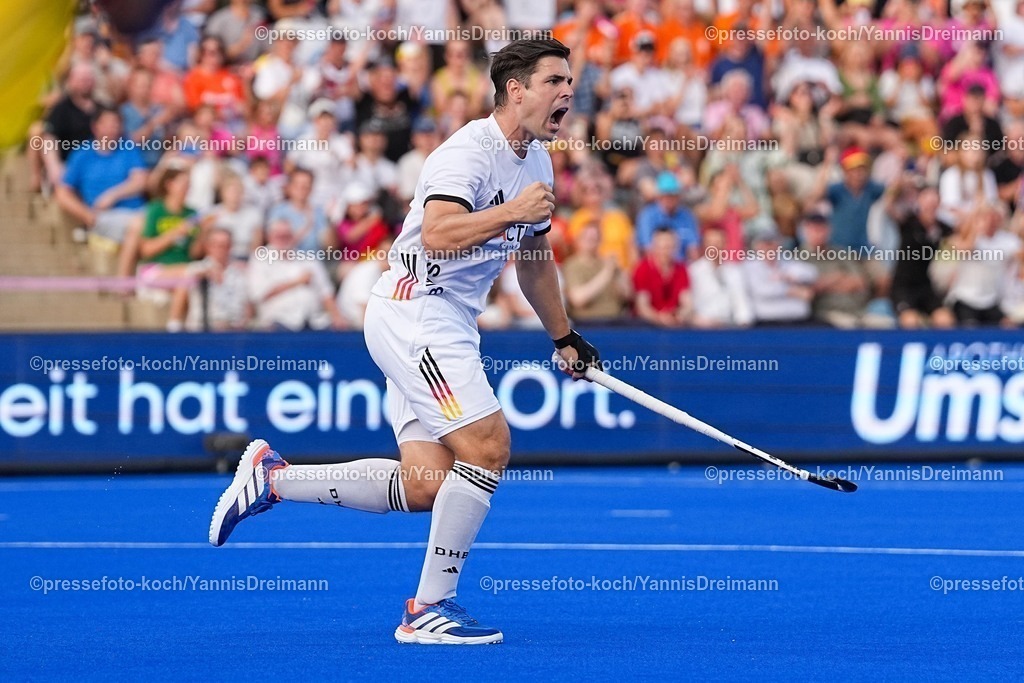 xydrx14082504003 | 14.08.2025, xydrx, Herren EuroHockey Championship 2025, Halbfinale, Deutschland - Spanien, Sparkassenpark Mönchengladbach: Torjubel nach dem Tor zum 1:0 für die Deutsche Feldhockey Nationalmannschaft durch Torschütze Gonzalo Peillat (GER #16)