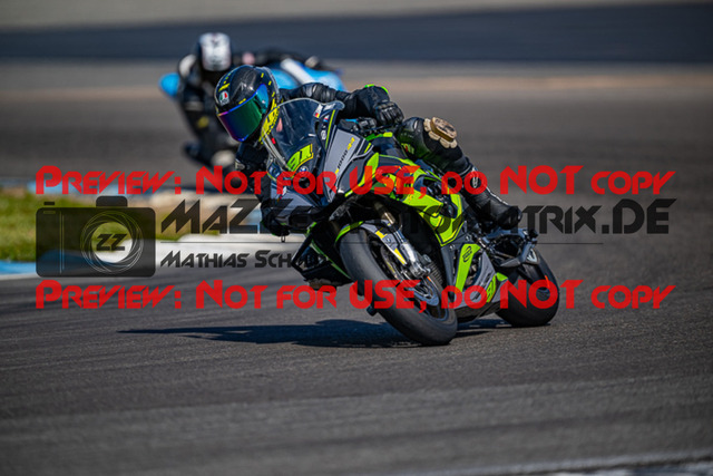 MaZZes_FotoMatrix_230410_9230 | WEISS