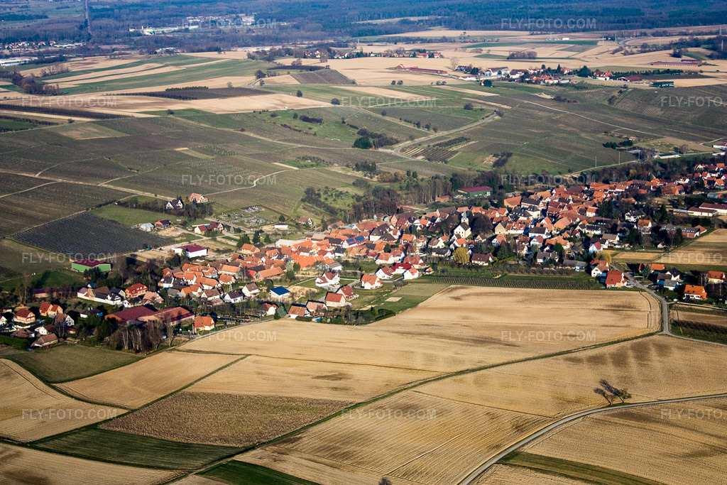 Aerial view: View of the town in Oberhoffen-lès-Wissembourg in the state Bas-Rhin, France.Photo: IMG_17489.jpg taken on 03/21/2009 by Werner Riehm/FLY-FOTO.comResolution of the original: 4272 x 2848 px