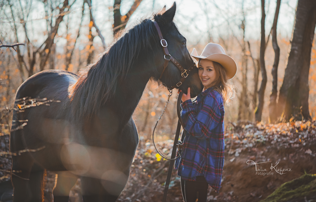Wald_PS | Emotionale Pferde- & People-Fotografie rund um Heidelberg, Leimen & Umgebung. Natürliche Fotos von Pferd, Mensch & Familie. Jetzt Termin sichern!