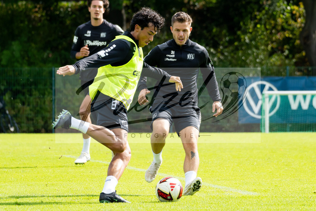 20260909_TRAOSN_0159 | Fußball, Herren: Jonathan Gomez (VfL Osnabrück) in Aktion, am Ball, Einzelaktion beim Training des VfL Osnabrück am 09.09.2026 im Sportpark Illoshöhe in Osnabrück, Deutschland.(Foto von Nico Paetzel) - Realisiert mit Pictrs.com