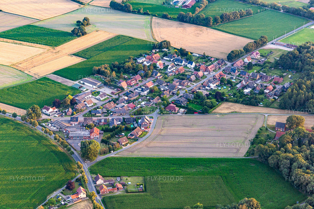 Luftbild: Ortsansicht von Osten im Ortsteil Lippramsdorf in Haltern im Bundesland Nordrhein-Westfalen in Deutschland. Foto: IMG_008122.jpg vom 13.07.2020 durch Werner Riehm/FLY-FOTO.de